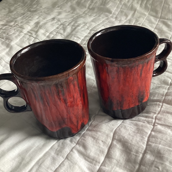 SET OF TWO VINTAGE DRIP GLAZE POTTERY MUGS - Picture 1 of 9